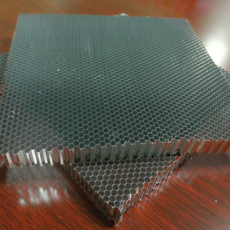 Buiten van het de Honingraatnet van het Voorgevelaa5052 Aluminium Kern 10mm het Netwerk van de Aluminiumhoningraat